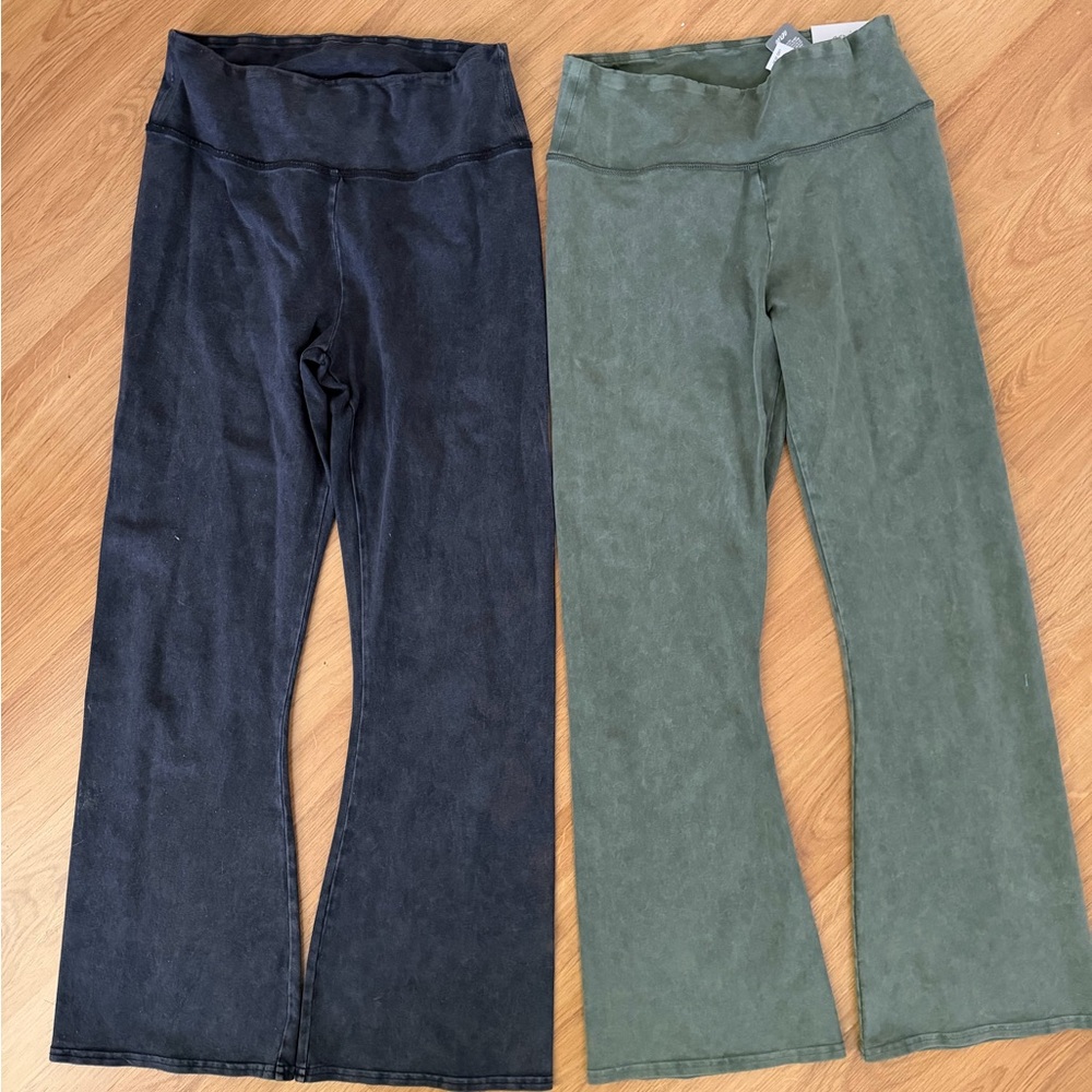 Aerie 2 Pair 1 Green and 1 Black Activewear